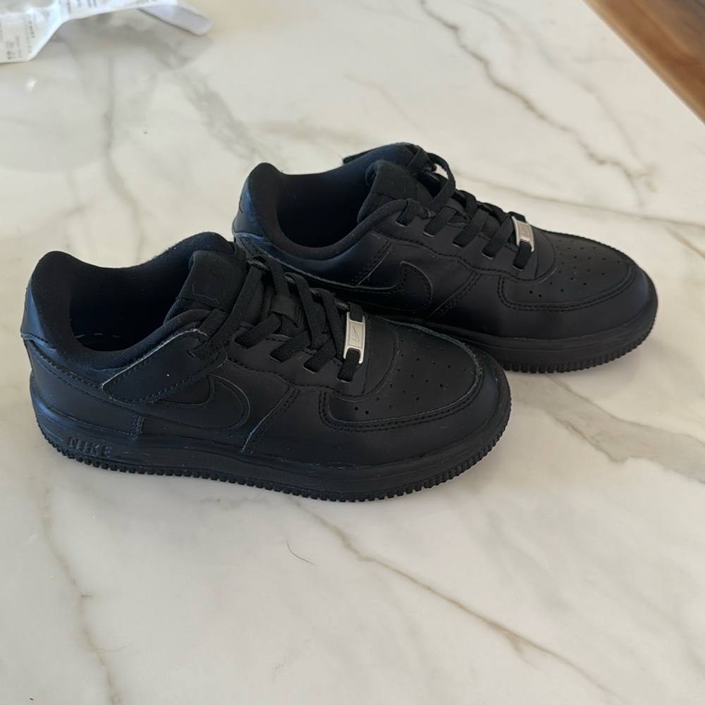 Kids Nike easy-on Air Force 1s